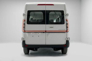 Casi Nueva, Como Nueva y a un Precio Increíble: Camioneta Eléctrica Geeleey Farizon FWD Blanca 2025, Batería de 70-90 kWh, Autonomía de 301-400 km - Product Image 6