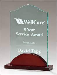 Elegante premio de madera y acrílico: una mezcla única de belleza natural y diseño moderno perfecto para cualquier celebración - Product Image 5