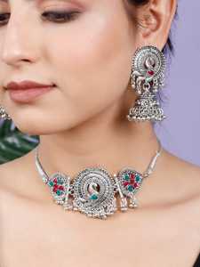 Ensemble de bijoux de mariage ethniques faits à la main en alliage plaqué or |   Collier et boucles d'oreilles d'aspect antique, pierres naturelles, design tendance pour les mariages - Product Image 2