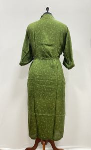 Robe kimono en soie pour femmes, fabriquée à la main en Inde, pour l'été, taille unique, manches longues, double poche, prix de gros - Product Image 5