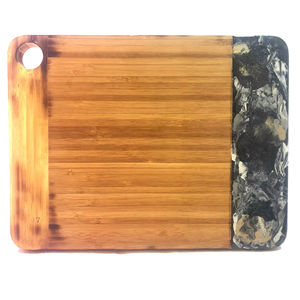 Tabla de Cortar de Madera Moderna, Tabla Artesanal Bellamente Detallada, Perfecta para la Mesa de la Cocina y Restaurantes, de la India - Product Image 1