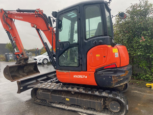 รถขุดขนาดเล็ก Kubota KX057-4 มือสองและใหม่ ราคาถูก 5.5 ตัน พร้อมบุ้งกี๋ 3 ใบ ระบบไฮดรอลิกแบบคอมแพค ห้องโดยสารแบบปิดพร้อมแอร์  ขาย - Product Image 5