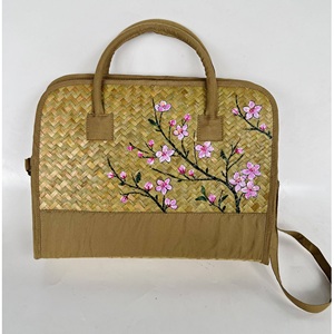 Sac à ordinateur portable esthétique tissé à la main avec doublure intérieure durable et écologique, fermeture ouverte, deux poignées, décoration florale en feuilles de palmier - Product Image 2