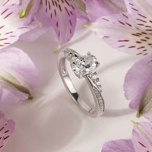 Anillo de compromiso Jeulia con corte ovalado en plata de ley - Product Image 3