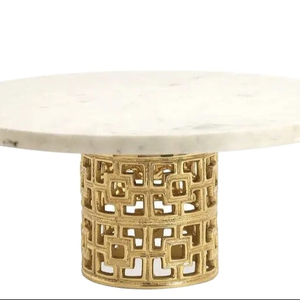 Espléndido pastel cuadrado de mármol con base de oro decorativa de metal Soporte para servir pasteles Soporte moderno para pasteles y pasteles Stan - Product Image 1