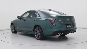 Cadillac CT4-V 2025 d'occasion en excellent état, propulsion arrière, turbo, électrique, boîte automatique standard, intérieur cuir foncé, régulateur de vitesse adaptatif, jantes R17 - Product Image 6
