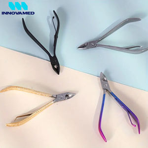 Coupe-cuticules professionnels en acier inoxydable à lame affûtée, outil de manucure et pédicure par INNOVAMED - Product Image 3
