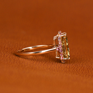 Bague de fiançailles classique en or 14 carats avec diamant jaune radiant de taille radiante créé en laboratoire, sertissage halo, diamant rond rose, élégante pour femme - Product Image 5