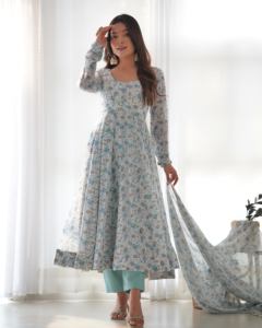 TISSU IMPRIMÉ FLORAL ENTIÈREMENT FLAIR ANARKALI, AVEC ENSEMBLE DUPPTA, PENT PRÊT À PORTER - Product Image 1