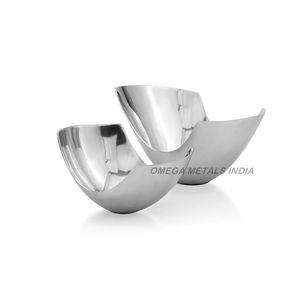 Bol de service décoratif en métal argenté de haute qualité avec un design de vague moderne Forme incurvée élégante Parfait pour les repas et l'affichage - Product Image 1