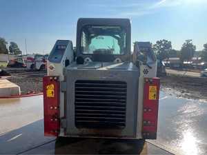 Cargador Compacto de Orugas TAKEUCHI TL8 2017 con Motor Diésel Kubota de Alta Eficiencia - Product Image 3