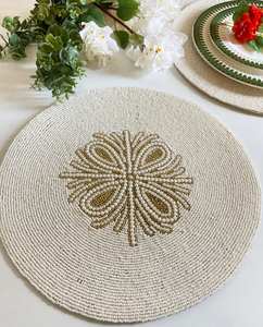 Napperon perlé Chargeur rond fait à la main pour salle à manger de luxe et décor de vacances Pièce unique perlé à la main, napperon, pendaison de crémaillère - Product Image 4