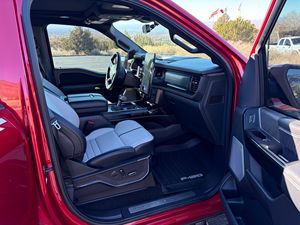 Ford F-150 Lighting Platinum Turbo 2024, Automático, Gasolina, con Luces LED, Techo Solar, Cámara Trasera de 360° - Product Image 3