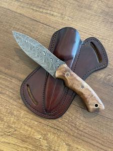 Couteau de chasse en acier Damas fait main avec manche en bois de noyer, couteau de camping/extérieur personnalisé avec étui inclus - Product Image 5