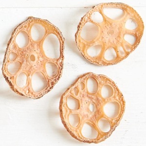 Délicieuses chips de racines de lotus séchées prix le plus bas racines de lotus séchées tranchées vente directe d'usine au Vietnam - Product Image 1