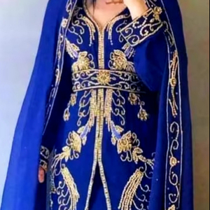 Abaya élégante en rayonne XXL pour femmes, robe kimono ethnique modeste à capuche, robe brodée à la main, vêtements musulmans traditionnels. - Product Image 1