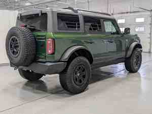 SUV 4x4 2024 avec volant à gauche, sièges en cuir, jantes en alliage d'aluminium R17, toit ouvrant panoramique, caméra de recul 360°, transmission automatique intelligente, bon état - Product Image 2