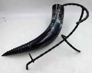 ขาตั้งเหล็กขัดมันทำจากเขาควายธรรมชาติสลักลายสัตว์โบราณ - Product Image 4