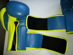 Nuevos guantes de alta calidad 2023, guantes de boxeo de entrenamiento de calidad con logotipo personalizado, guantes de boxeo profesionales con Material de Cuero 100% - Product Image 4
