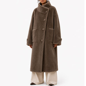 Manteau long en fausse fourrure douce et chaude pour femme, style décontracté urbain, en coton et polyester, coupe ample, épais, idéal pour l'hiver et les températures froides - Product Image 1