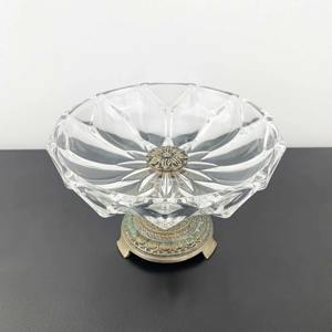 Bol en verre élégant avec support en métal design, accent décoratif moderne pour le salon, la salle à manger et l'affichage de bureau, en provenance d'Inde - Product Image 5