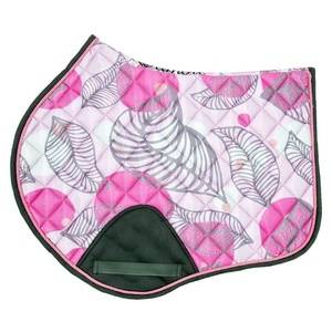 Tough Tack Set assorti équestre : Tapis de selle matelassé en coton rose à motifs floraux 50x50x40cm et Couvre-sonnettes imprimées par sublimation personnalisée - Product Image 2