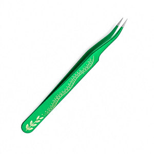 Pince à épiler de précision verte pour cils, avec pointe inclinée et motif en forme de feuille - Product Image 4