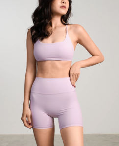 Conjunto de ropa deportiva personalizada para mujer, Conjunto de sujetador y pantalones cortos deportivos de 2 piezas para gimnasio y yoga | Suministro de fábrica OEM - Product Image 1