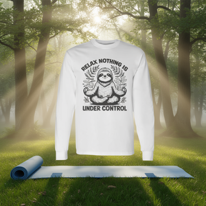 Camiseta de Manga Larga con Estampado de Perezoso Practicando Yoga, Relájese y Descontraiga con Esta Encantadora Camiseta Promocional - Product Image 3