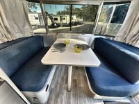 Fournisseur de caravanes d'occasion 2024 Airstream Bambi 16 RB à vendre pour le camping et les voyages