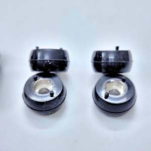 แถบรองรับยางเป็นเพลาโลหะที่มีแบริ่งหุ้มด้วยการเคลือบยางที่ทนทานเพื่อความมั่นคงและการรองรับ - Product Image 3