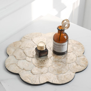 Plateau d'incrustation de nacre design de fleurs Plateau rond fait main pour salle à manger, présentation d'hôtel et cadeaux culturels - Product Image 1