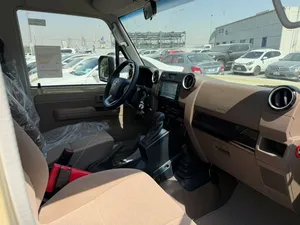 MEILLEURE OFFRE LANDCRUISERS LC79 SC 4.0 AT BASIC OMANI 4x4 EN PARFAIT ÉTAT DE FONCTIONNEMENT, PROPRE ET EXCELLENT ÉTAT, PRÊT À L'EXPORTATION - Product Image 6