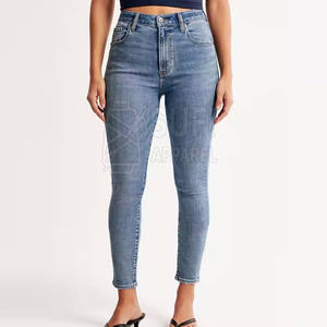 กางเกงยีนส์ผู้หญิงไซส์ใหญ่ เอวกลาง ทรงตรง ผ้าฝ้าย 100% ระบายอากาศ แห้งเร็ว เหมาะสำหรับออกกำลังกายกลางแจ้งในฤดูหนาว - Product Image 1