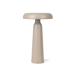 Lampada VINGA Avery RCS: Arredamento e Accessori Sostenibili per Ufficio - Product Image 2