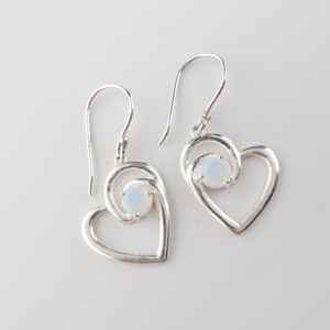 Boucles d'oreilles faites à la main en argent sterling 925 plaqué or avec opale laiteuse pour femmes - Cadeau d'anniversaire et de fête - Product Image 2