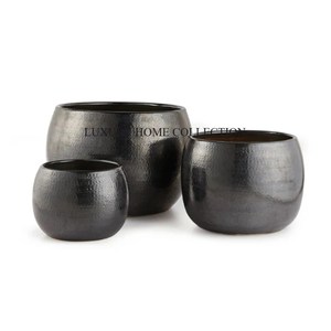 Elegante maceta de metal grande con detalles de primera calidad y revestimiento resistente a la corrosión para Arreglo de plantas de interior y exterior - Product Image 2