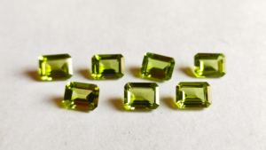 หินอัญมณีคริสตัลเหลี่ยมเพชรพลอยสีเขียวมะกอกธรรมชาติพลอยเทียมพลอยเทียมเทียมเทียมเทียมเทียมขนาดตามสั่ง - Product Image 2
