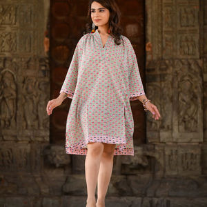 Vestido de verano con estampado de bloques florales hechos a mano, silueta holgada ecológica, 100% de algodón, manga acampanada completa, informal para uso diario - Product Image 1