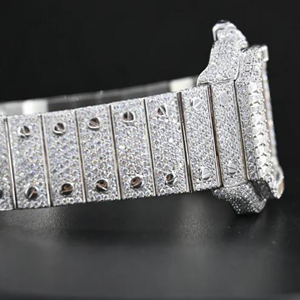 Améliorez votre style avec une superbe montre en acier inoxydable entièrement glacée fabriquée avec des diamants Moissanite avec une clarté VVS basse - Product Image 3