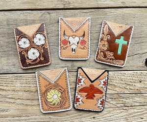 Porte-cartes mince en cuir de vachette brodé à la main, style western, avec blocage RFID, fermeture à rabat, mini portefeuille à deux volets - Product Image 1