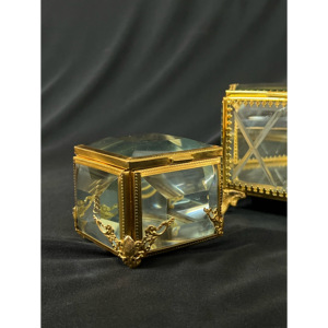 Boîtes de rangement de bijoux en laiton de verre de cristal nordique moderne de luxe avec jantes de concepteur de taille personnalisée Mini verre biseauté d'or - Product Image 4