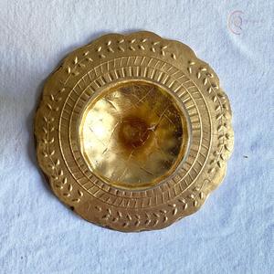 Support à gâteau en métal décoratif avec des bords lisses et une base stable, idéal pour présenter des gâteaux, des muffins et des friandises sucrées - Product Image 5