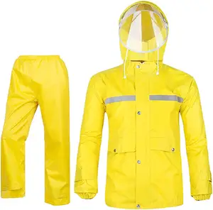 批发成人雨衣外套新款反光条纹100% 防水防风透气户外连帽雨衣