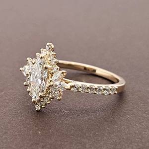 Bague de Fiançailles et de Mariage Solitaire en Diamant Taille Marquise Or Rose Personnalisée pour Femme et Homme, Style Ethnique, Idéale pour les Fêtes - Product Image 1