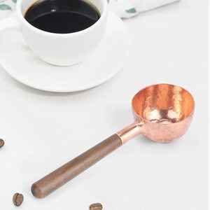 Juego de Cucharas de Cobre Puro Chapadas en Oro de Diseño de la Colección Royal con Mango Largo de Madera, Textura Brillante, Decoración para Mesa de Comedor de Boda - Product Image 3