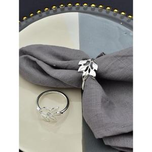 Servilleteros adornados de acero inoxidable con diseños intrincados de desplazamiento e ideales para mesas de estilo real o victoriano - Product Image 4