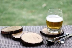 Venta al por mayor de posavasos de madera redondos de haya de nogal, paquete de 6 con soporte de caja decorativa, estilo de bambú, regalo para el hogar para bebidas de HF CRAFTS - Product Image 5