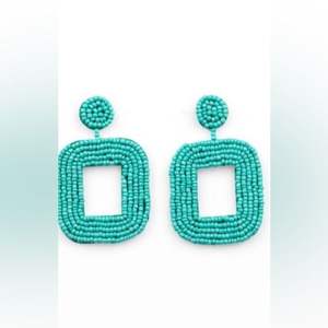 Boucles d'oreilles élégantes en tissu brodé Bijoux de couture et de couture fabriqués à la main - Product Image 1