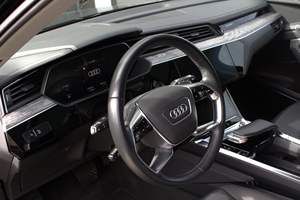 Audi e-tron Quattro Premium Plus 2022 Usado, Doble Motor, Tracción en las Cuatro Ruedas, Equipamiento de Alta Gama, Propiedad de California - Product Image 4